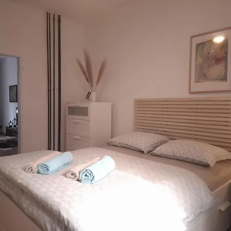 Outdoor New Blizko Centra *